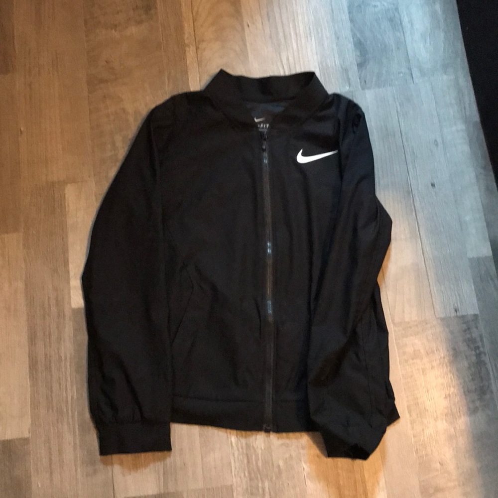 Nike girls windbreaker without hood.